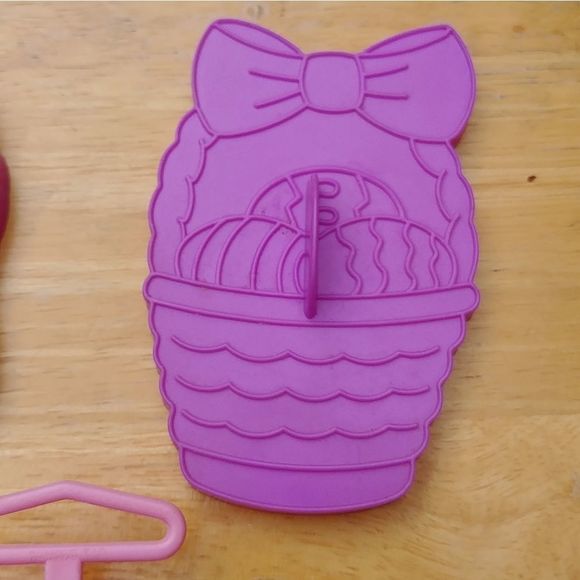 Vintage Wilton Easter Cookie Cutters - Picture 2 of 8